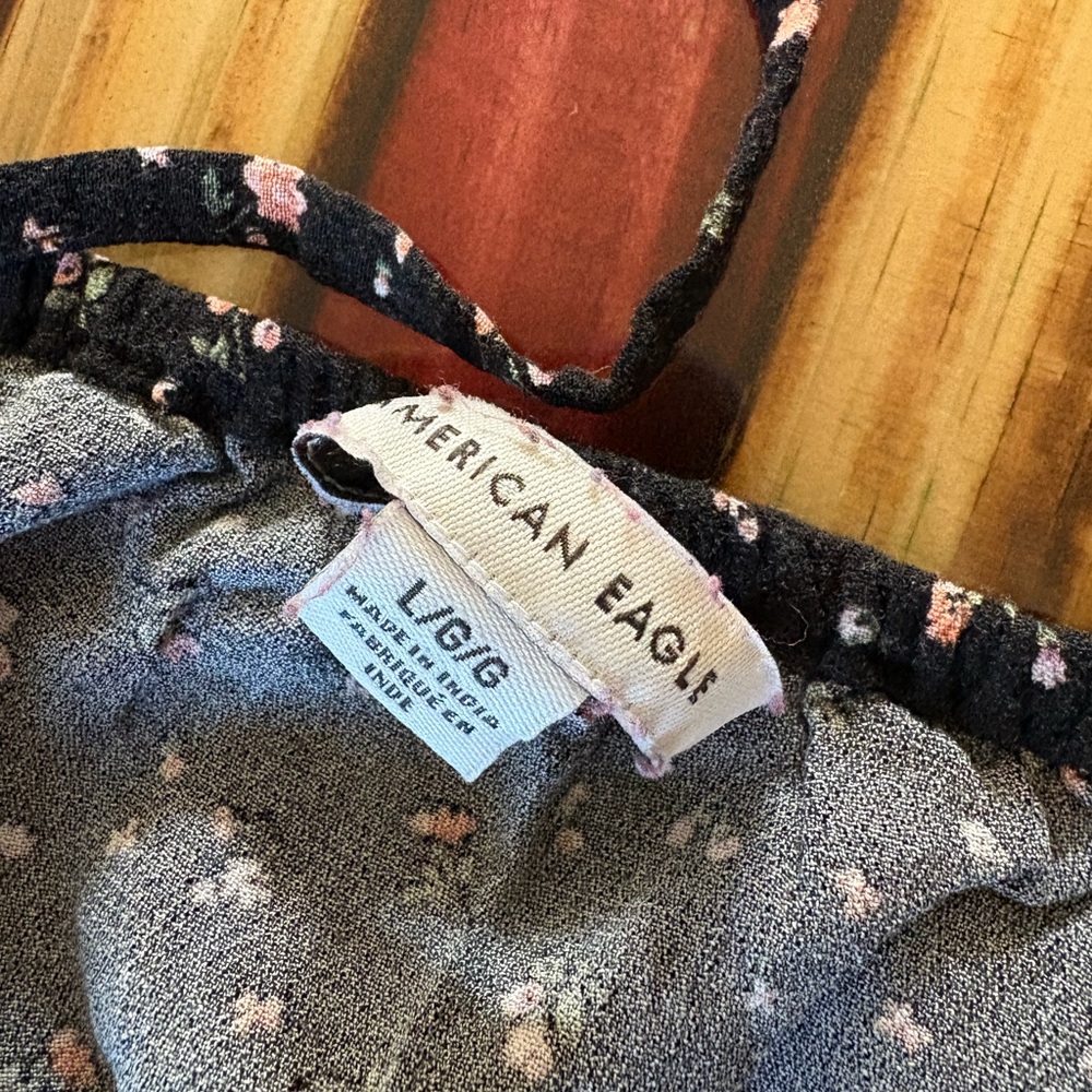 American Eagle Black Floral Crop Top - Picture 3 of 5